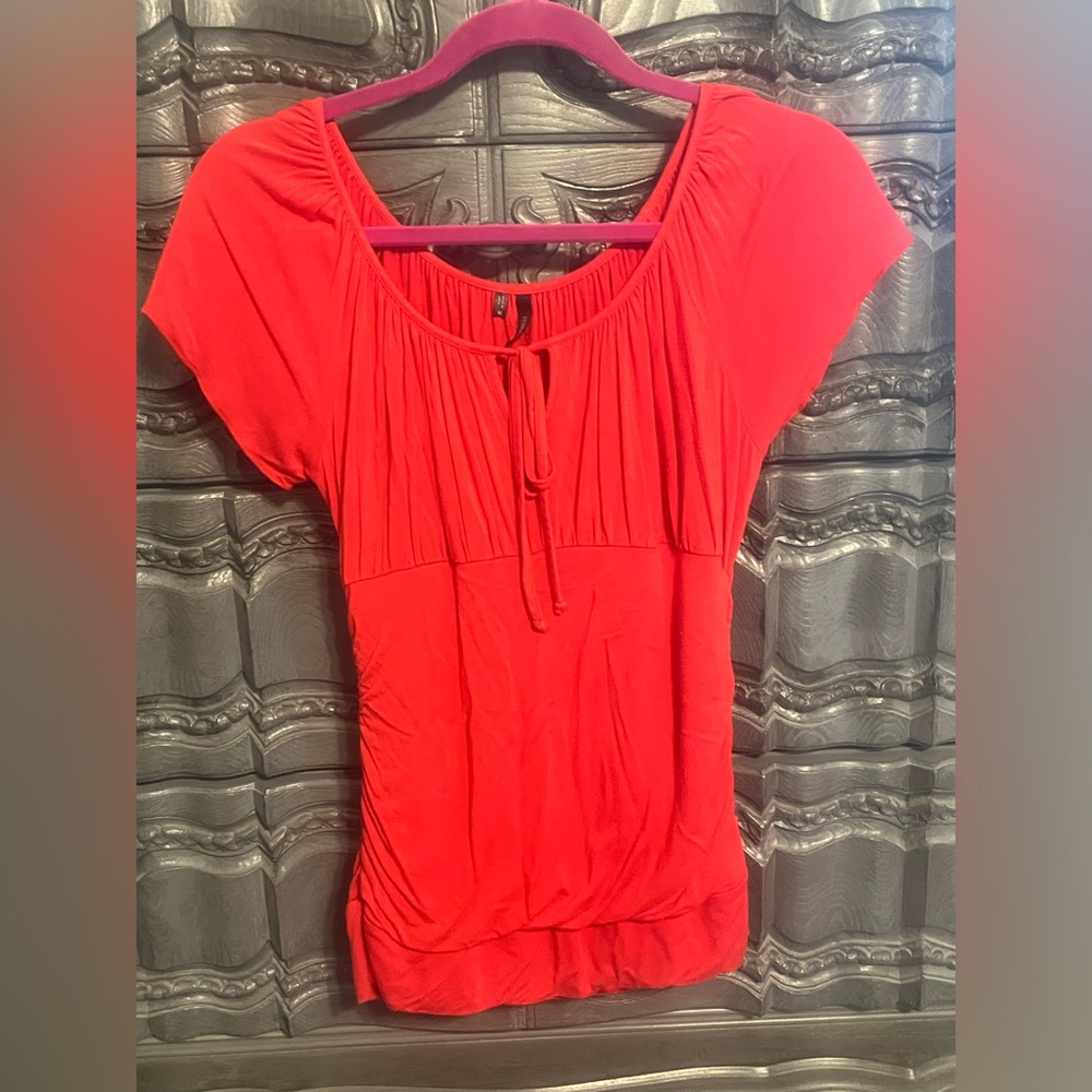 Maurice’s Women’s red medium top